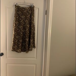 Leopard midi skirt with side side zipper and slits